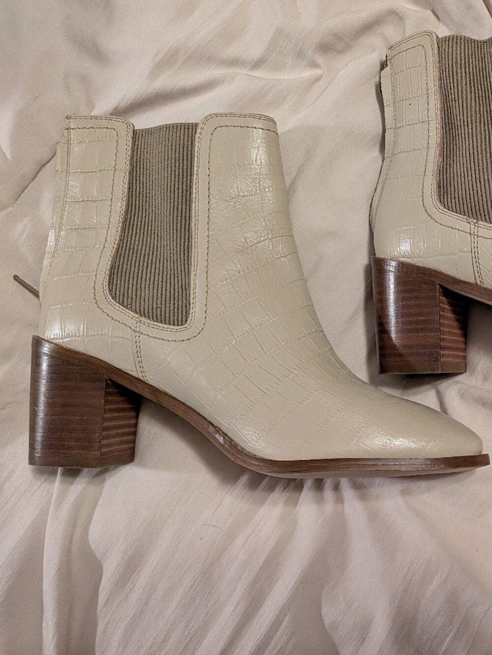 Signature By Journee Collection Cream Croc-Embossed Chelsea Ankle Boots NWOB